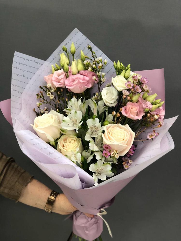 Букет цветов из: Альстромерии, Розы и Лизиантусы в Октябрьском Челябинская область