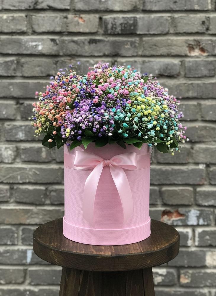 Цветочная композиция из Гипсофила и Розы в шляпной коробке в Октябрьском Челябинская область