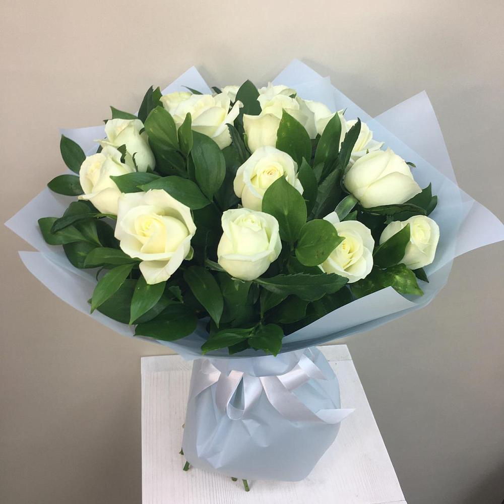 Букет 15 Белых роз Проуд в Октябрьском Челябинская область