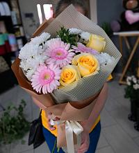 Букет цветов из:  Герберы, Розы и Хризантемы в Октябрьском Челябинская область