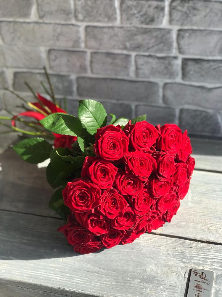 Букет Красные розы Фридом в Октябрьском Челябинская область