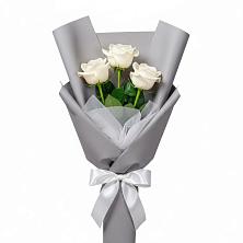 Букет 3 белые розы в Октябрьском Челябинская область
