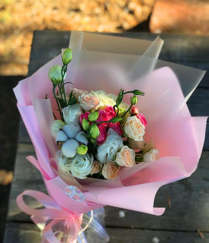 Букет цветов из: Розы и Лизиантусы в Октябрьском Челябинская область