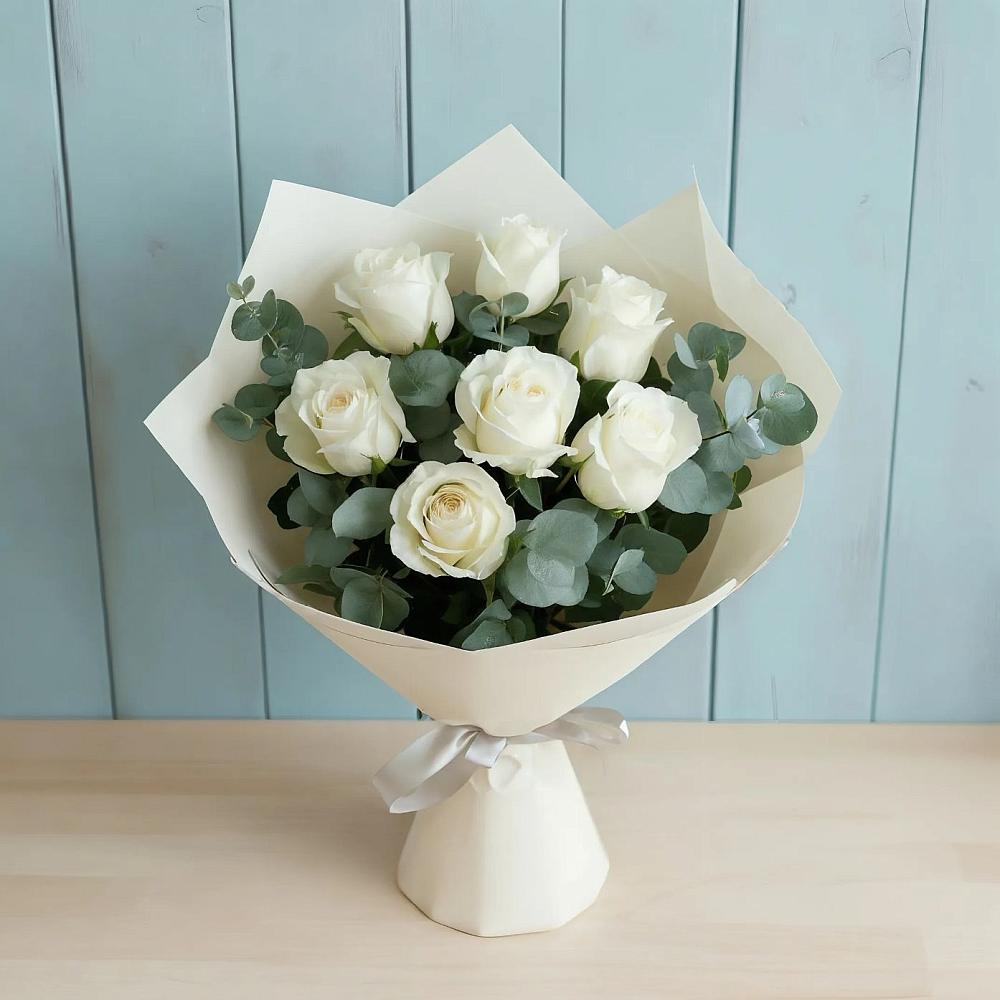 Букет Белые розы в Эвкалипте в Октябрьском Челябинская область