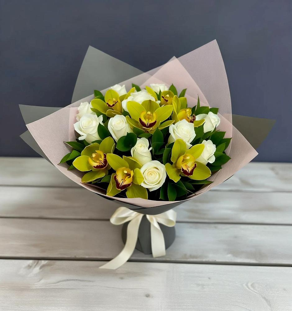 Букет цветов из: Орхидеи и Розы в Октябрьском Челябинская область