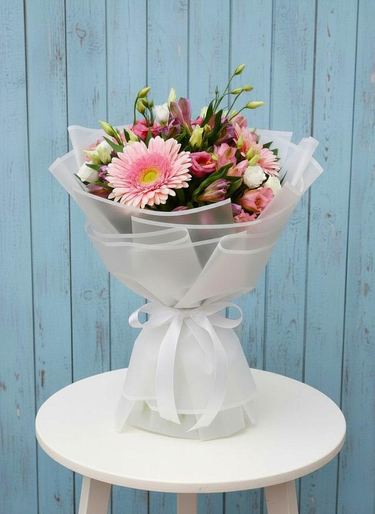 Букет цветов из: Герберы, Альстромерии и Лизиантусы в Октябрьском Челябинская область