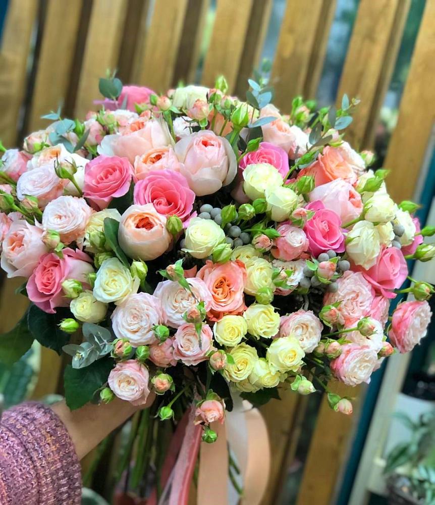 Букет цветов из: Розы в Октябрьском Челябинская область