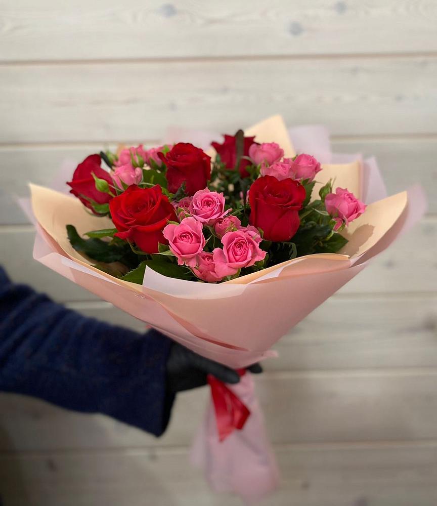 Букет цветов из: Розы в Октябрьском Челябинская область