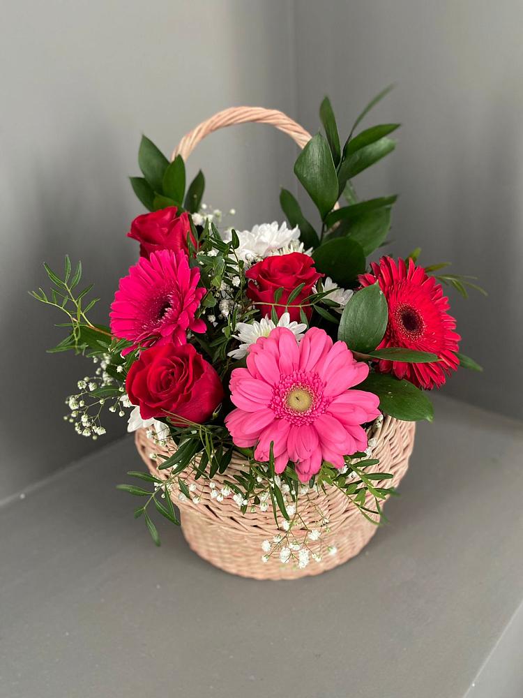 Цветочная композиция из Розы, Хризантемы и Герберы в корзине в Октябрьском Челябинская область