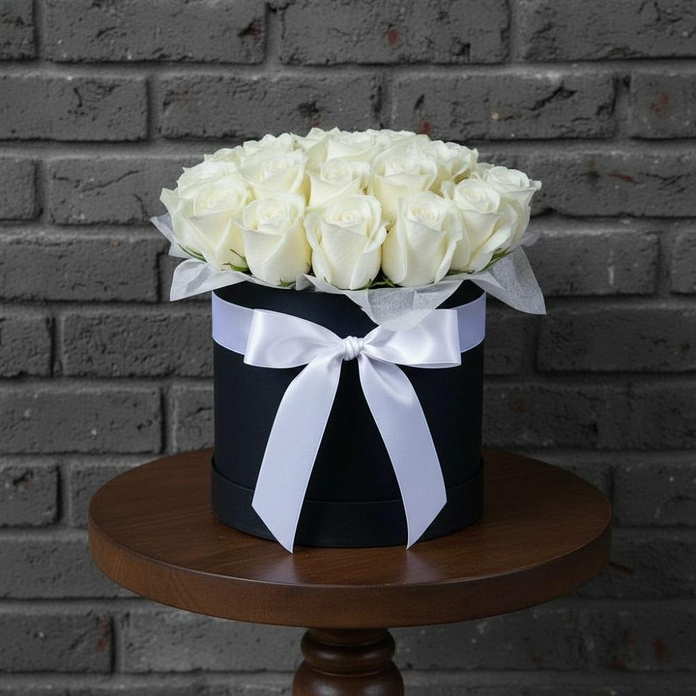 Цветочная композиция из Розы в шляпной коробке в Октябрьском Челябинская область