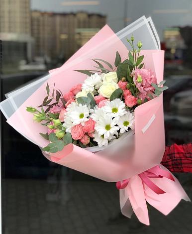 Букет цветов из: Розы, Лизиантусы и Хризантемы в Октябрьском Челябинская область